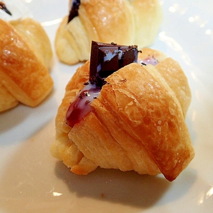 苺ジャムとビターチョコの紅茶香るクロワッサン